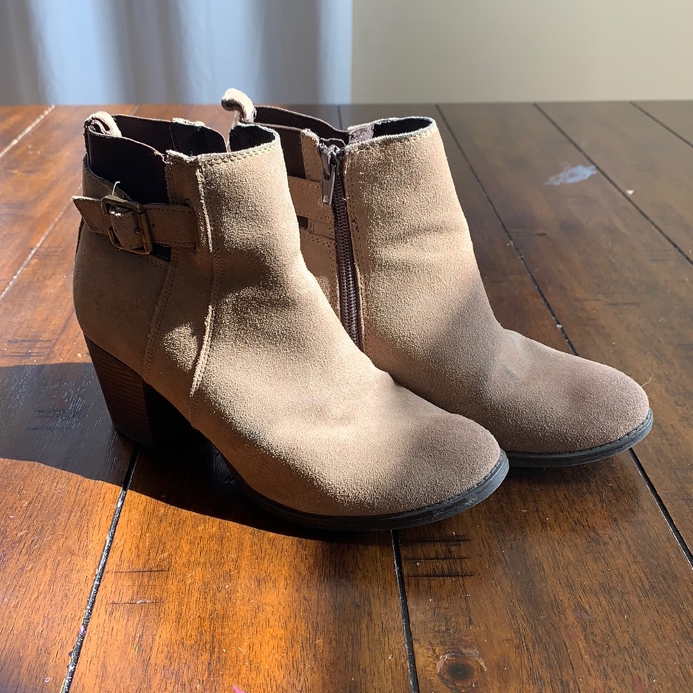 Sketchers suede boots